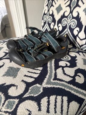 Keen Kids Teal and Black Closed-Toe Adventure Sandals